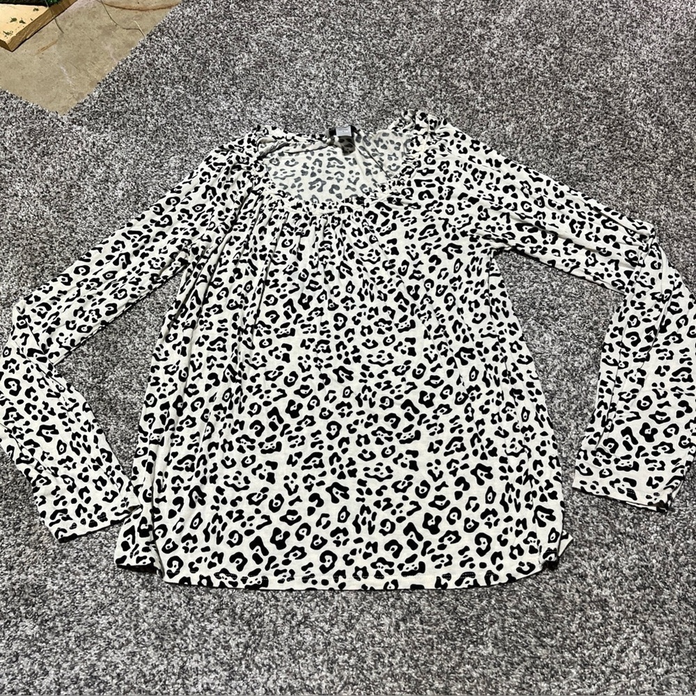 Jaclyn Smith Women’s Leopard Cheetah Long Sleeve Blouse Soft Large